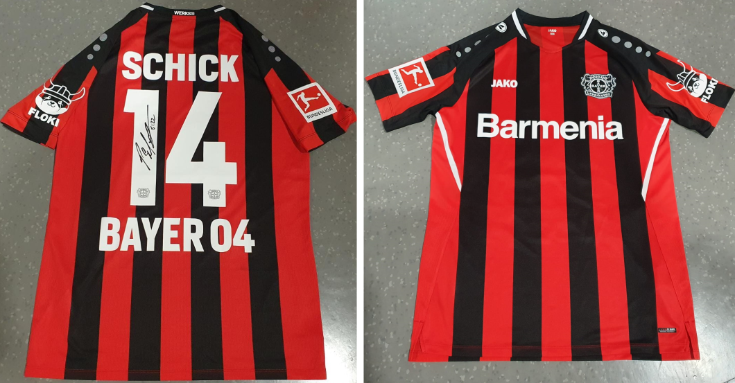 Getragenes & Signiertes Leverkusen-Trikot Von Patrik Schick