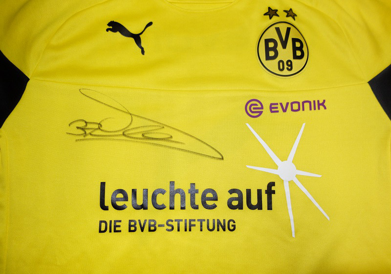 Zu Weihnachten Einmaliges BVBSondershirt signiert von Durm